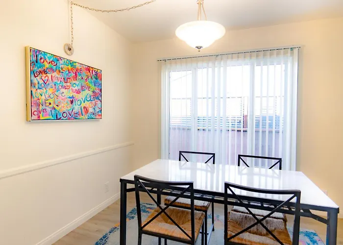 Long Beach Cozy Remodled Home