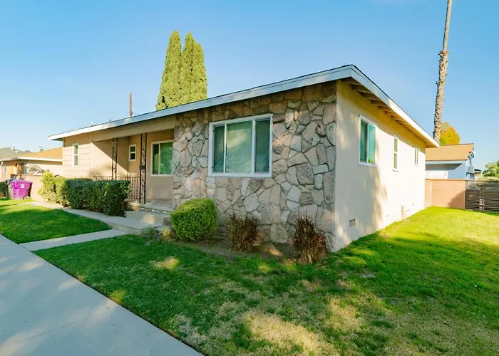 Long Beach Cozy Remodled Home